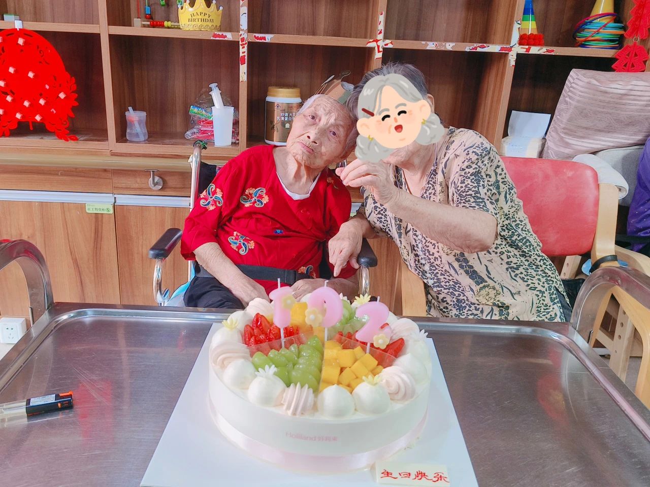 <b>“小场景”里的“大幸福”，102岁奶奶在Kaiyun官方网站登录入口好嗨哦！</b>