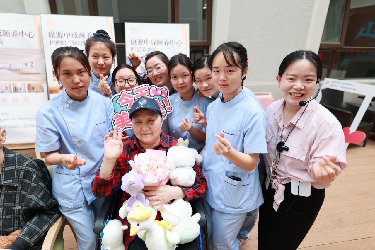 <b>如果您家中有需要日间照料的老人欢迎联系我们Kaiyun官方网站登录入口将为老人提供一个安全、舒适、温馨的白天照护环境让子女无后顾之忧</b>